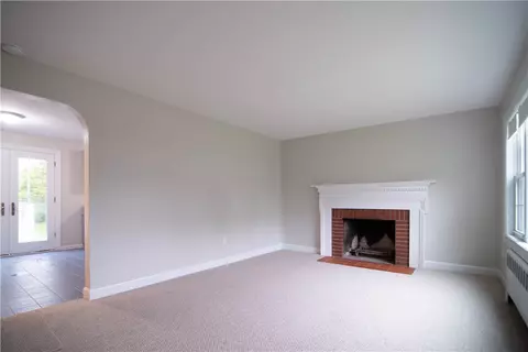 21 Winthrop St, East Providence, RI 02915 photo 13