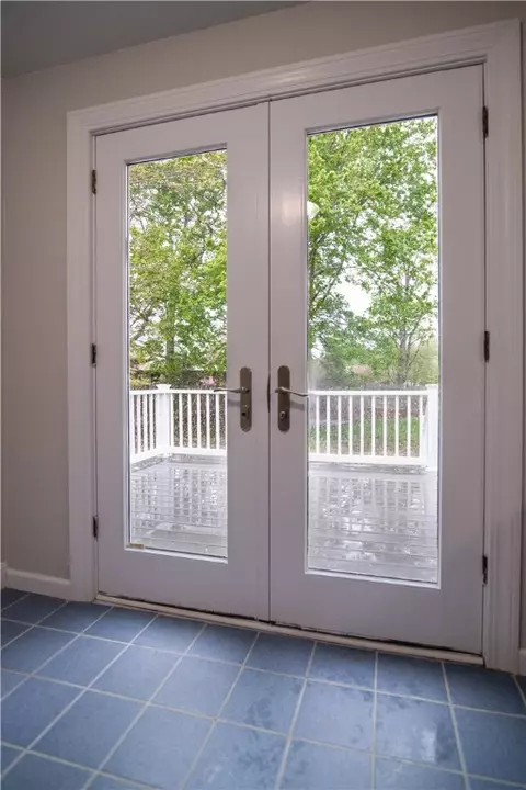 21 Winthrop St, East Providence, RI 02915 photo 19