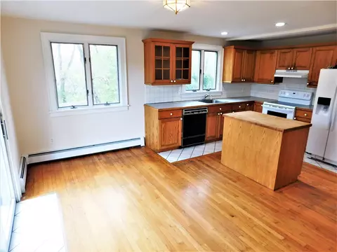 44 Wildflower Dr, Westerly, RI 02891 photo 9