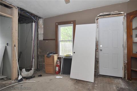 48 Thomas St, Woonsocket, RI 02895 photo 6