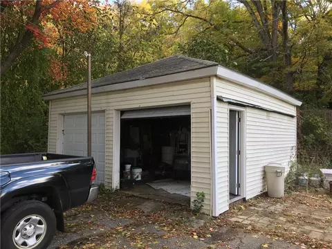 1812 Mendon Rd, Woonsocket, RI 02895 photo 4