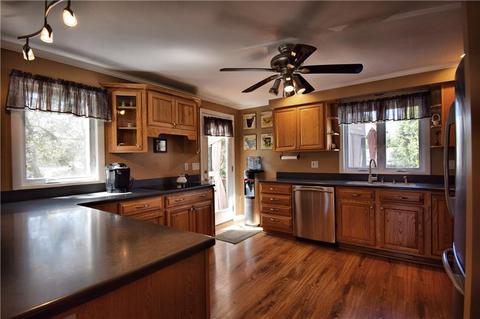 16 Stuart St, Warren, RI 02885 photo 6
