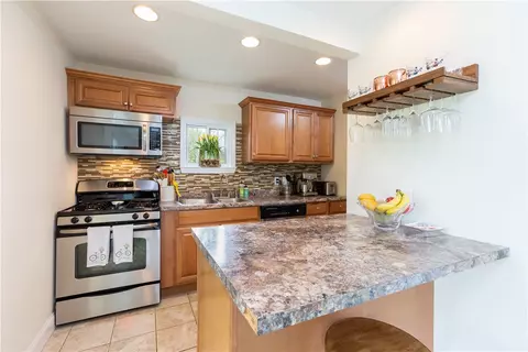 82 Vaughn Ave, Warwick, RI 02886 photo 9