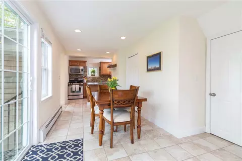 82 Vaughn Ave, Warwick, RI 02886 photo 6