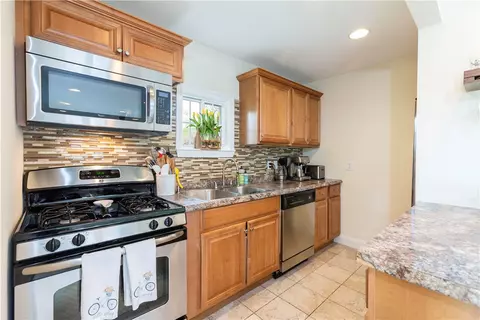 82 Vaughn Ave, Warwick, RI 02886 photo 10