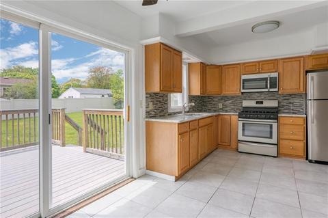 980 Main Ave, Warwick, RI 02886 photo 9