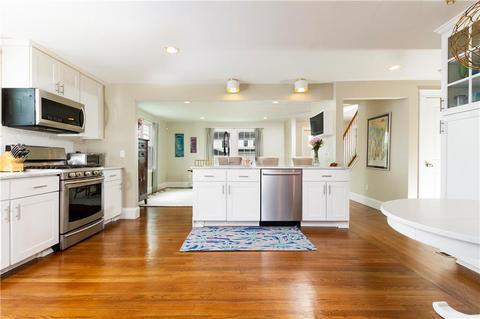 82 Third Beach Rd, Middletown, RI 02842 photo 11