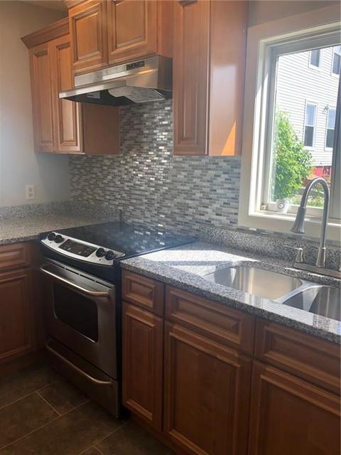 49 Willow St, Woonsocket, RI 02895 photo 11