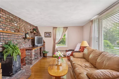 643 Commonwealth Ave, Warwick, RI 02886 photo 7