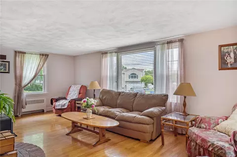 643 Commonwealth Ave, Warwick, RI 02886 photo 6