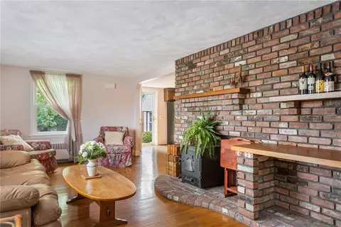 643 Commonwealth Ave, Warwick, RI 02886 photo 5