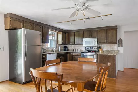 643 Commonwealth Ave, Warwick, RI 02886 photo 3