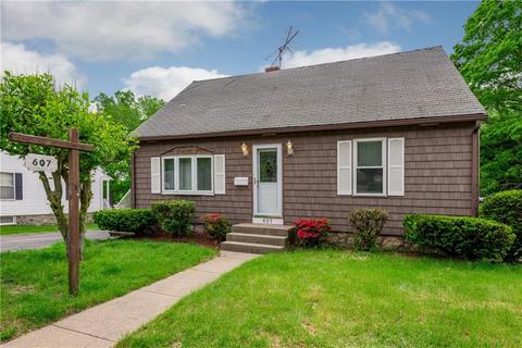 607 Mendon Rd, Woonsocket, RI 02895 photo 2