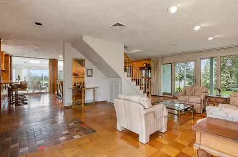 39 Dees Cir, Warwick, RI 02889 photo 9