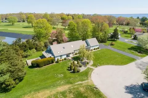 39 Dees Cir, Warwick, RI 02889 photo 3