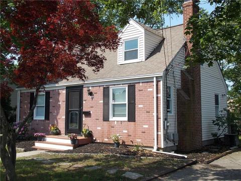 17 Macarthur Dr, Warwick, RI 02889 photo 2