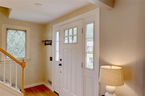 10 Circle Dr, East Providence, RI 02915 photo 4