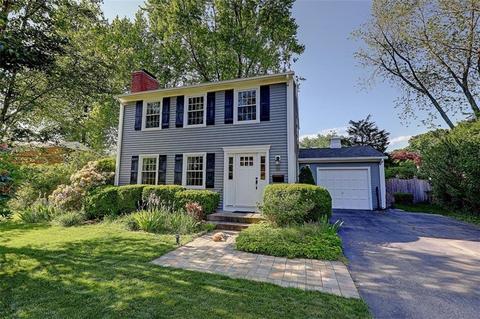 10 Circle Dr, East Providence, RI 02915 photo 1