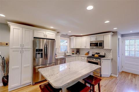 10 Circle Dr, East Providence, RI 02915 photo 6