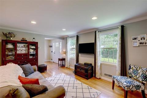 10 Circle Dr, East Providence, RI 02915 photo 28