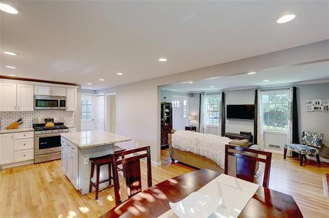 10 Circle Dr, East Providence, RI 02915 photo 9