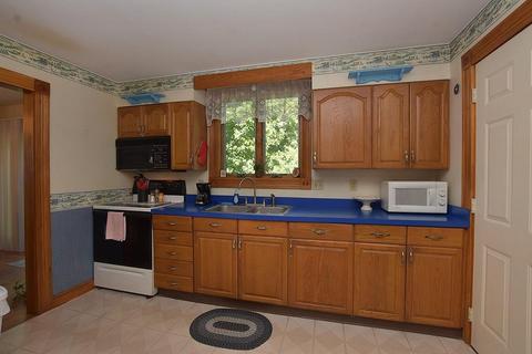 28 Asylum St, Woonsocket, RI 02895 photo 4