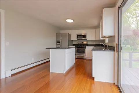 237 Draper Ave, Warwick, RI 02889 photo 3