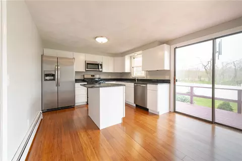 237 Draper Ave, Warwick, RI 02889 photo 2
