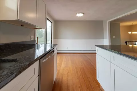 237 Draper Ave, Warwick, RI 02889 photo 8