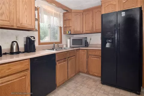 132 Phillips St, Woonsocket, RI 02895 photo 9