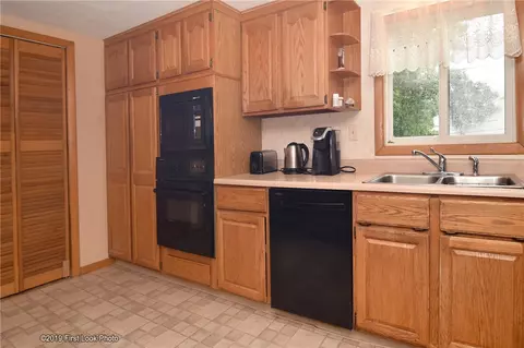 132 Phillips St, Woonsocket, RI 02895 photo 10
