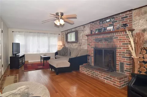 132 Phillips St, Woonsocket, RI 02895 photo 2