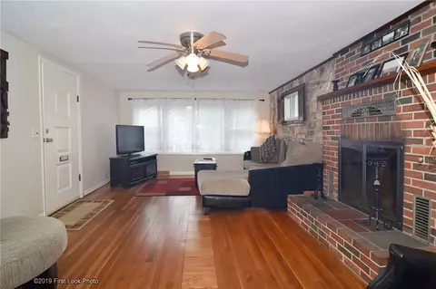 132 Phillips St, Woonsocket, RI 02895 photo 3