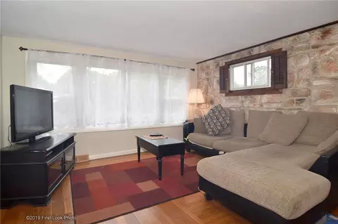 132 Phillips St, Woonsocket, RI 02895 photo 4
