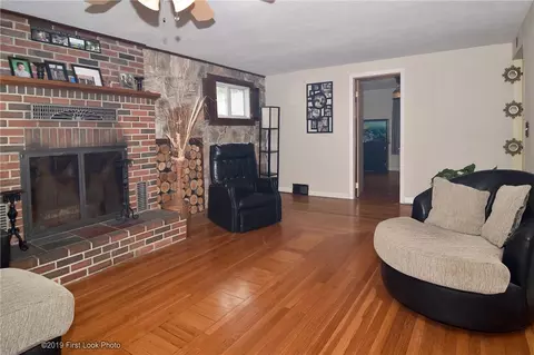 132 Phillips St, Woonsocket, RI 02895 photo 5