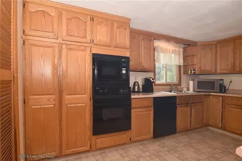 132 Phillips St, Woonsocket, RI 02895 photo 8