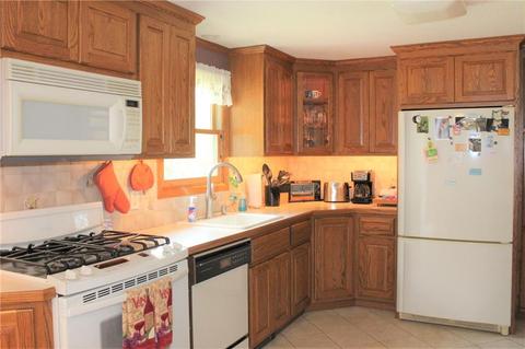 70 Nancy Ct, Woonsocket, RI 02895 photo 2