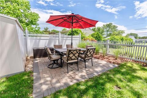104 Stoneham Dr, Woonsocket, RI 02895 photo 13