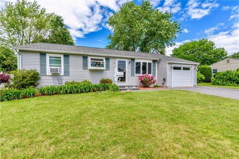 104 Stoneham Dr, Woonsocket, RI 02895 photo 1