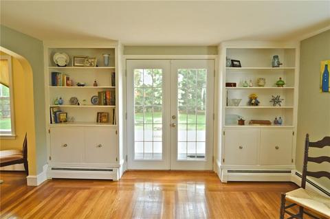 260 Algonquin Dr, Warwick, RI 02888 photo 8