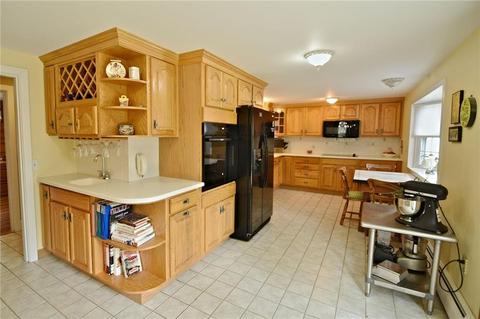 260 Algonquin Dr, Warwick, RI 02888 photo 5