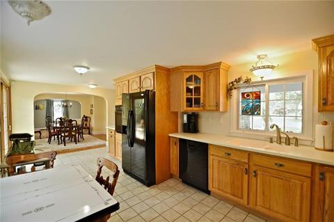 260 Algonquin Dr, Warwick, RI 02888 photo 4