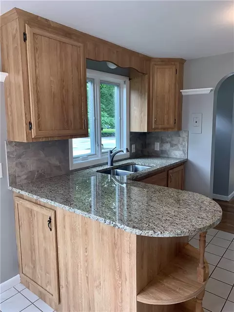 39 Deborah Rd, Warwick, RI 02888 photo 4