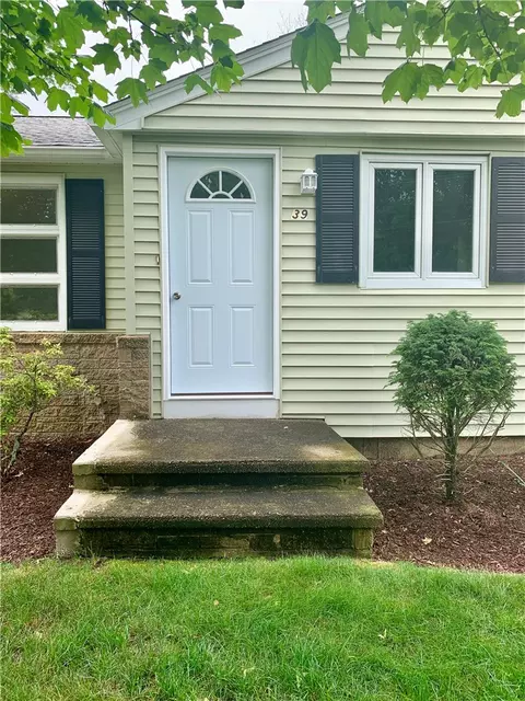 39 Deborah Rd, Warwick, RI 02888 photo 2