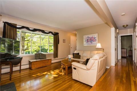 186 Madeleine Ave, Woonsocket, RI 02895 photo 9