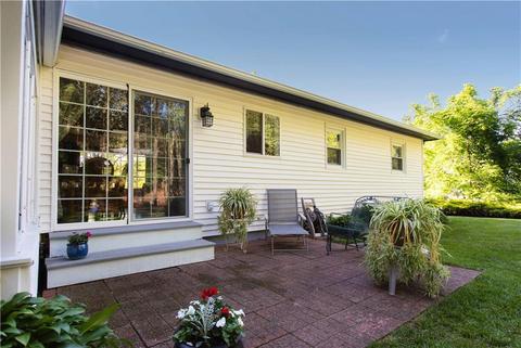 186 Madeleine Ave, Woonsocket, RI 02895 photo 2