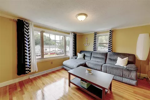 55 Roberta Ave, Woonsocket, RI 02895 photo 3