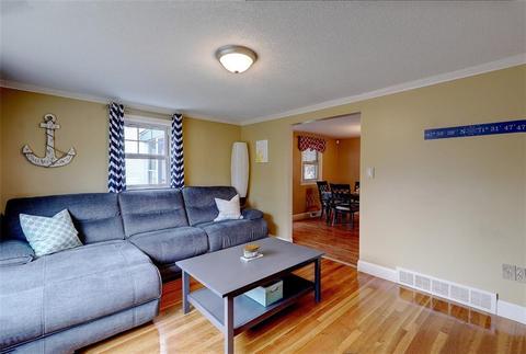 55 Roberta Ave, Woonsocket, RI 02895 photo 4