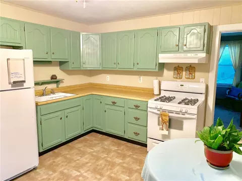 35 Jillson Ave, Woonsocket, RI 02895 photo 2