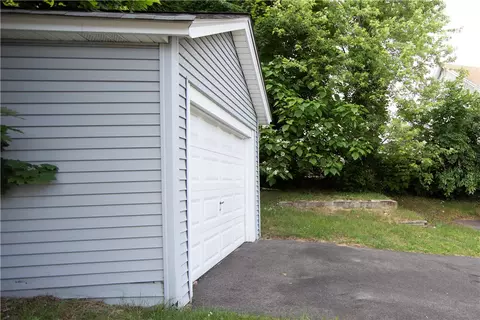 10 4th Ave, Woonsocket, RI 02895 photo 17